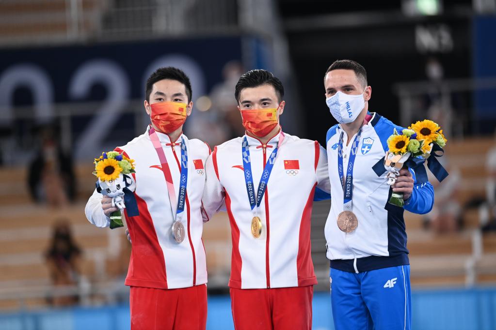 历史的“环”击！中国队男子吊环包揽冠亚军
