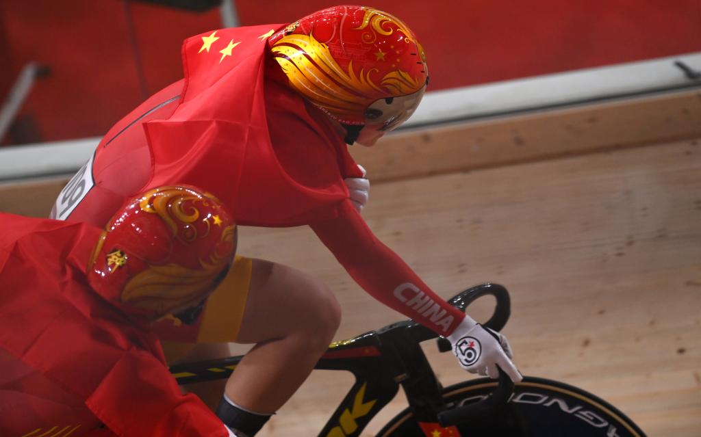 中国速度闪耀东京！钟天使和鲍珊菊夺中国自行车奥运史上第二金