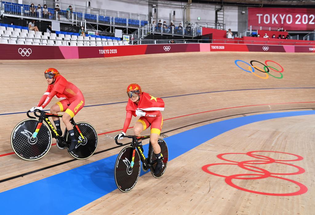 中国速度闪耀东京！钟天使和鲍珊菊夺中国自行车奥运史上第二金