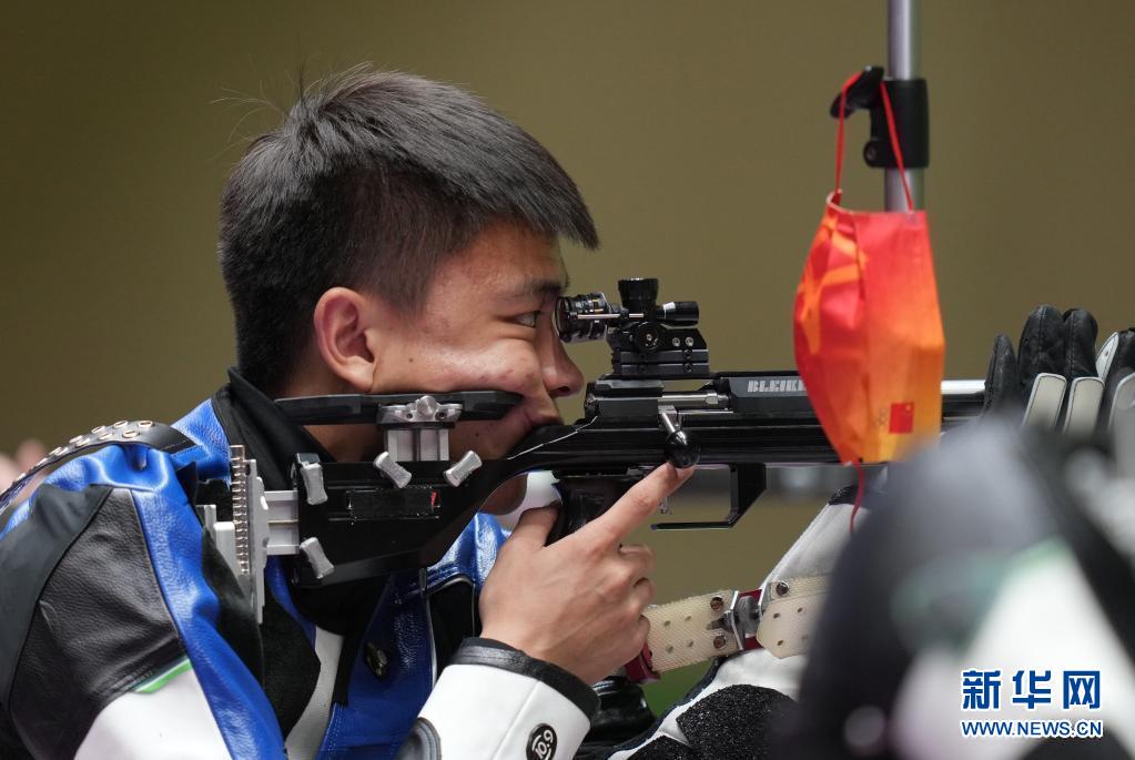 世界纪录！中国选手张常鸿赢得东京奥运会射击男子50米步枪三姿冠军